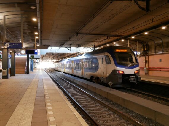 Vervoerders Nederlandse spoor door Shell voorzien van hernieuwbare stroom